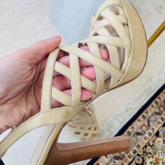 Prada 37 woman’s shoes. - Picture 2 of 6